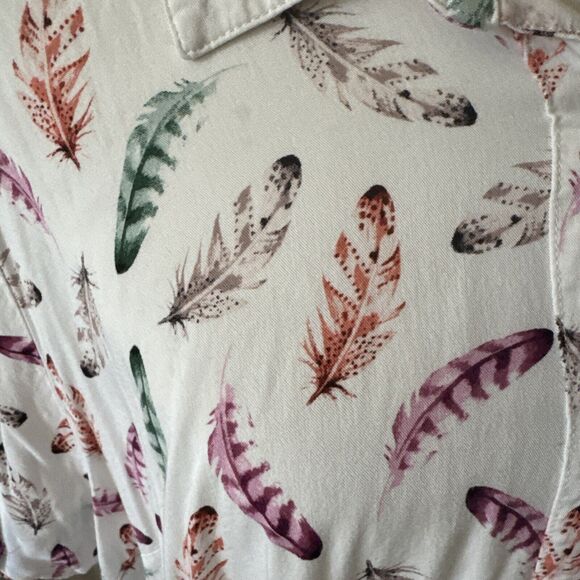 Torrid Button Up Top Bird Feathers Plus Sz 5X Boho Nature Stretch Pocket White - Picture 3 of 12